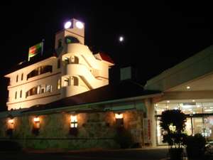 宿泊棟、温泉施設の外観です。